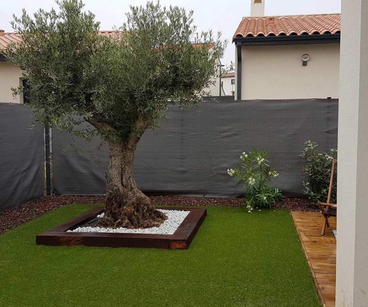 Poseur de gazon synthétique Le Crès